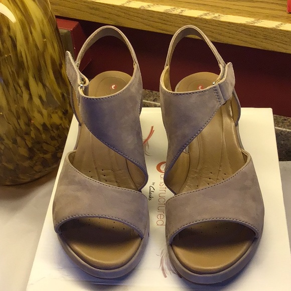 clarks nubuck sandals
